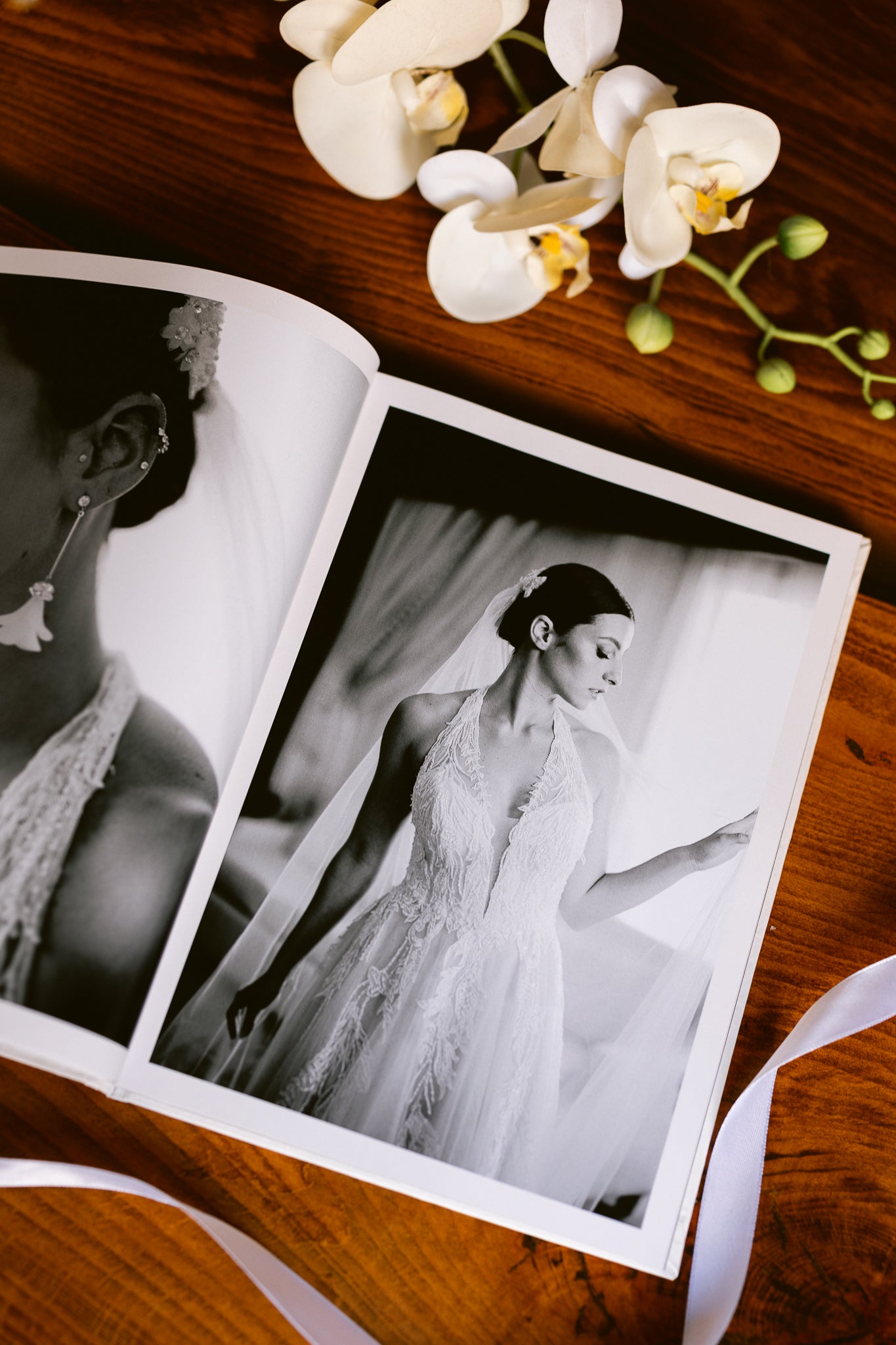 The Minimal Wedding Book