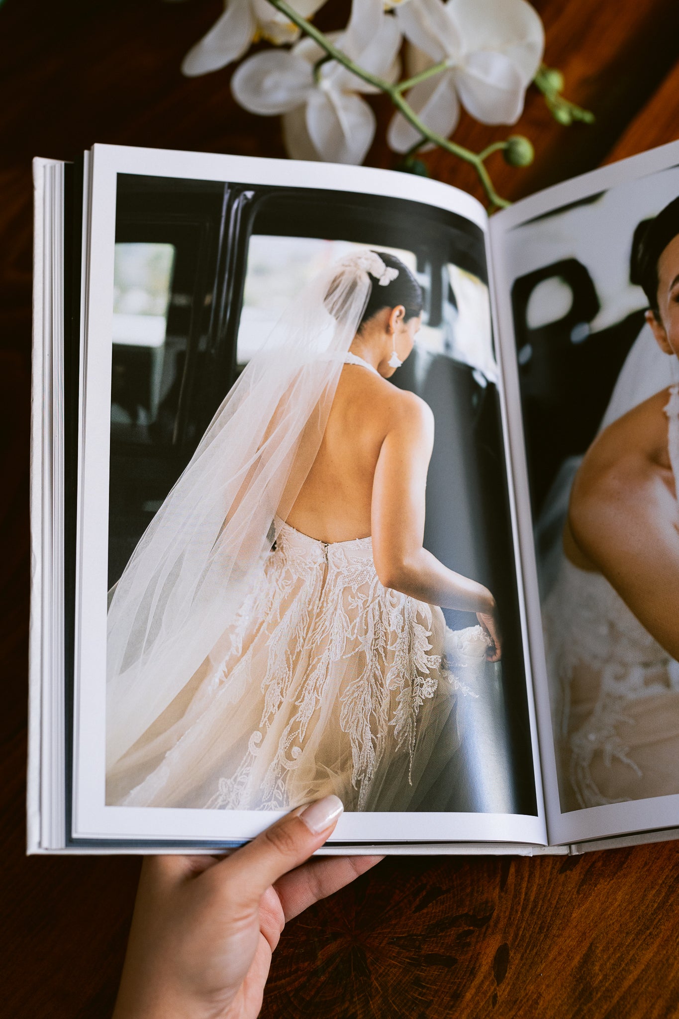 The Minimal Wedding Book
