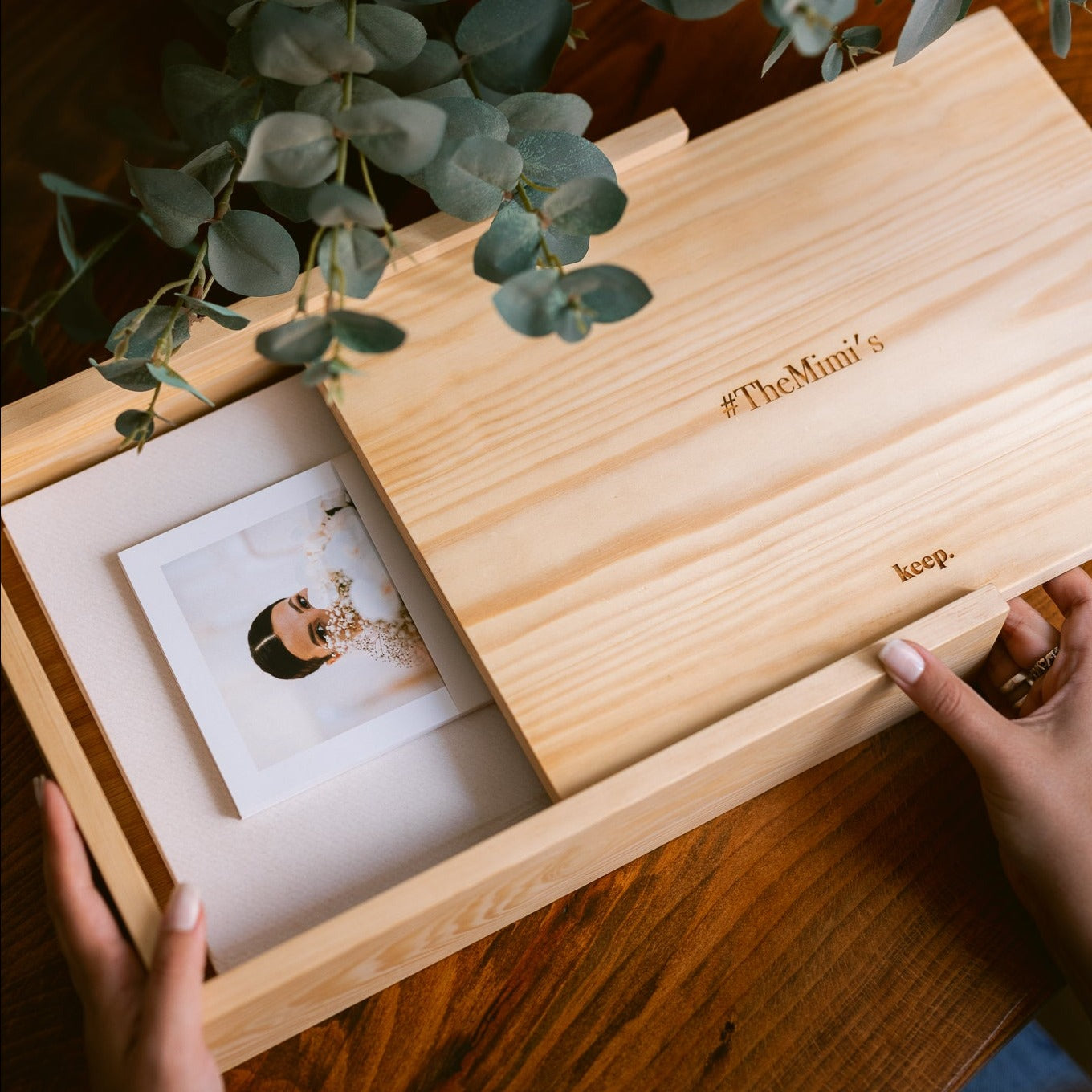 The Minimal Wedding Book